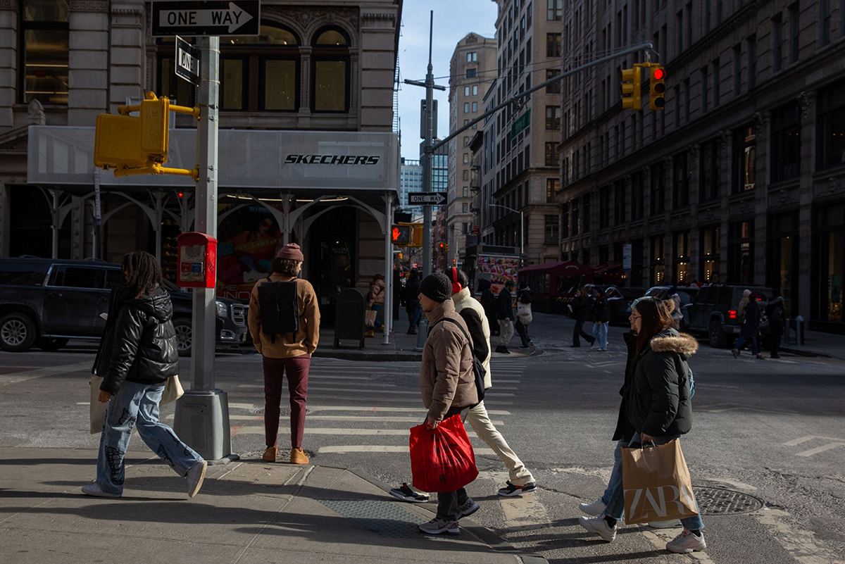 Photo: Shoppers on Broadway in New York. Photographer: Shelby Knowles/Bloomberg
