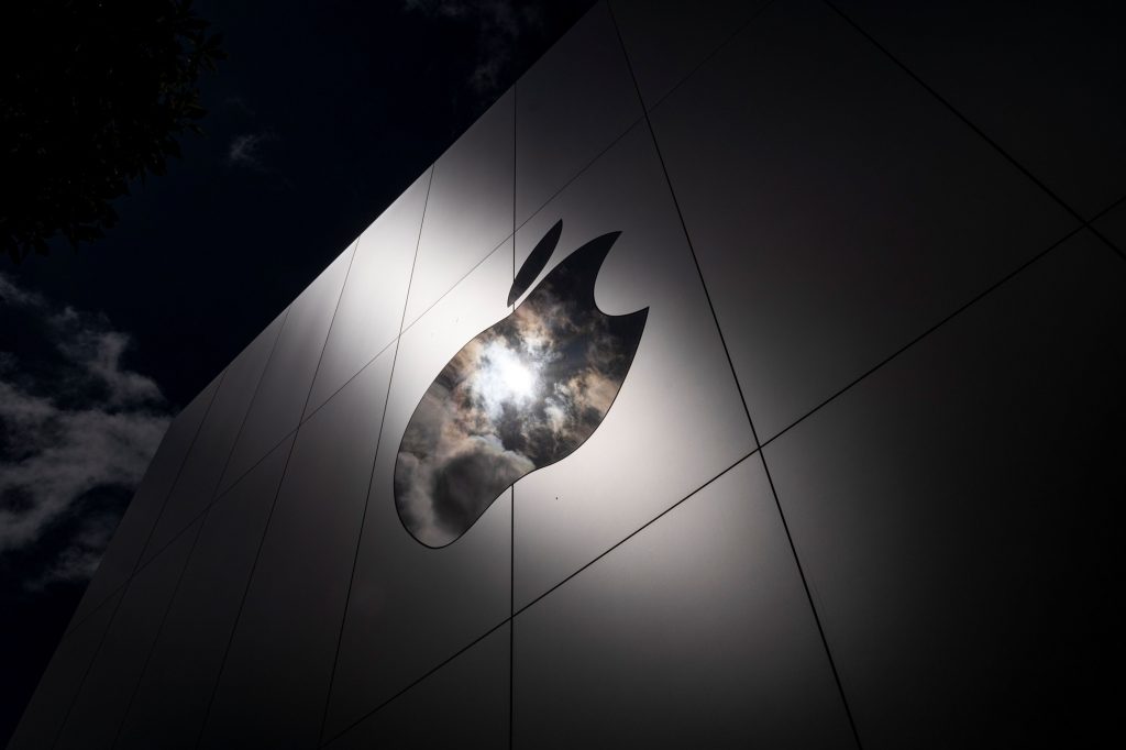 The Apple logo on a store in San Francisco, California, U.S., on Monday, April 26, 2021. Apple Inc. is increasing its U.S. investments by 20% over the next five years, allocating $430 billion to develop next-generation silicon and spur 5G wireless innovation across nine U.S. states, after outstripping its growth expectations during the pandemic. Photographer: David Paul Morris/Bloomberg