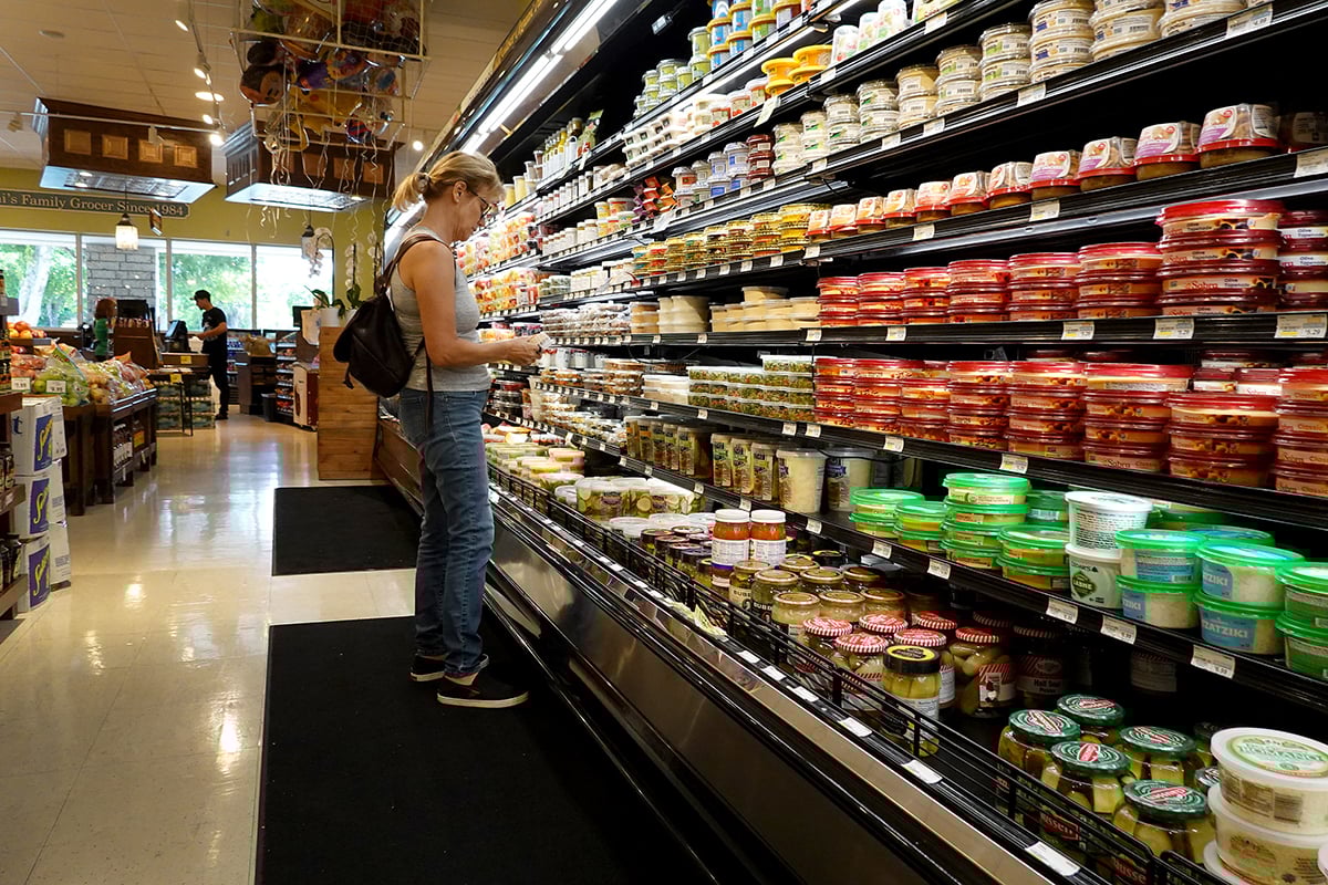 Photo: A shopper at a grocery store in Miami, Florida. Photographer: Joe Raedle/Getty Images.