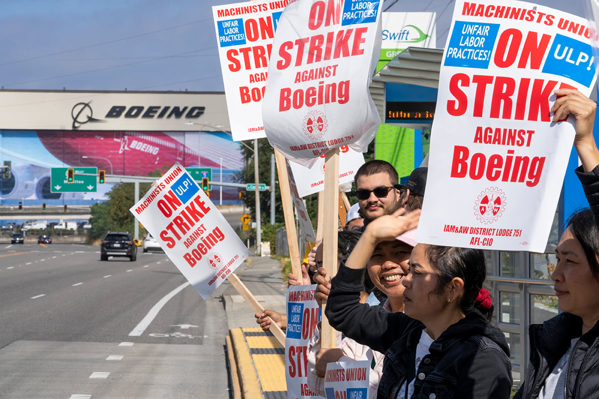 Photo: Workers picket outside a Boeing Co. facility during a strike in Everett, Washington, on September 16, 2024. 