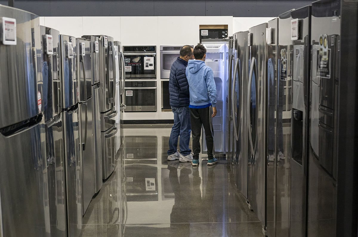Photo: Shoppers browse appliances inside a Best Buy store on Black Friday in Union City, California. Photographer: David Paul Morris/Bloomberg