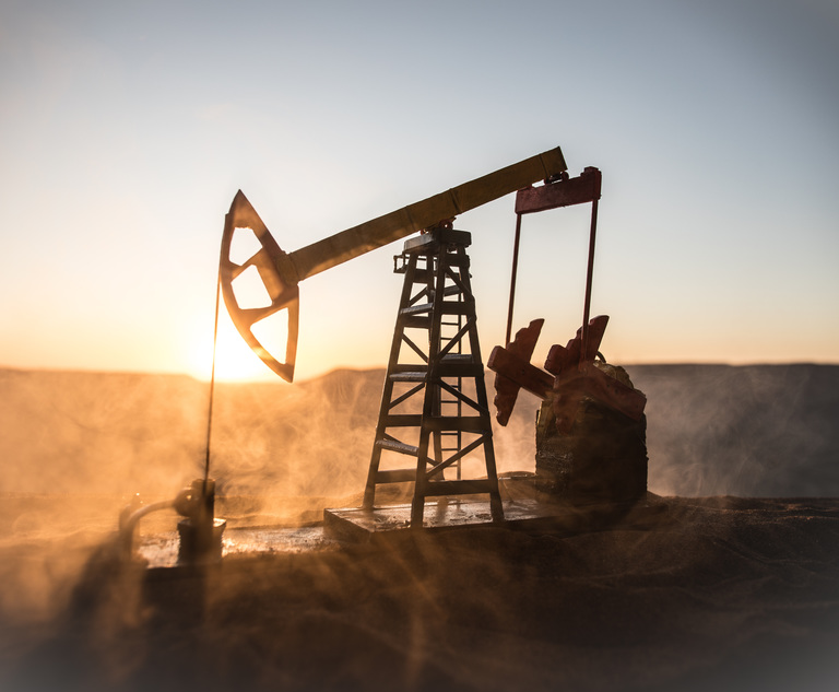 Stock photo: oil well (Photo: Adobe Stock)