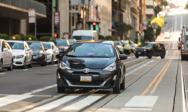 A Lyft driver on California Street in San Francisco on April 3, 2020 (Photo: Jason Doiy/ALM)