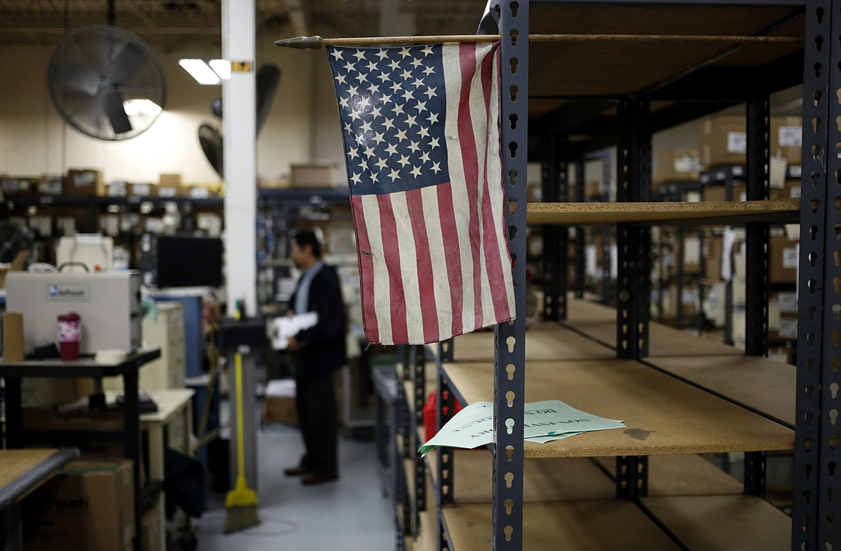 Photo: An American flag is displayed on a factory floor in Bowling Green, Kentucky. Photographer: Luke Sharrett/Bloomberg