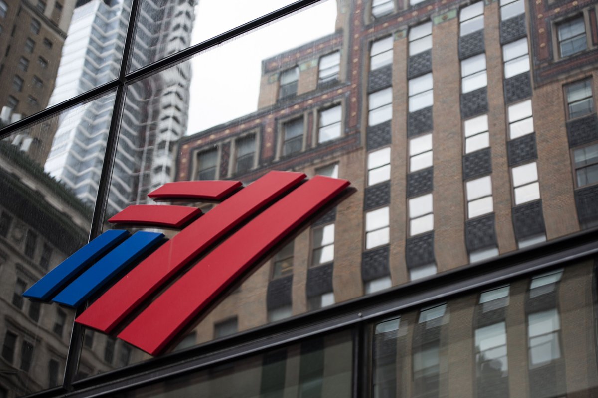 Photo: Bank of America Corp. signage is displayed at a branch in New York on Friday, April 10, 2020.