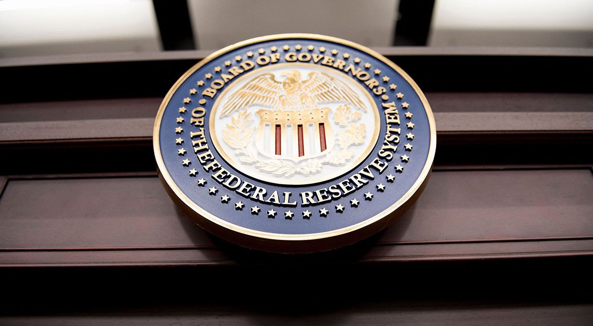 Photo: The Federal Reserve Board of Governors seal. Photographer: Brendan Smialowski/AFP/Getty Images