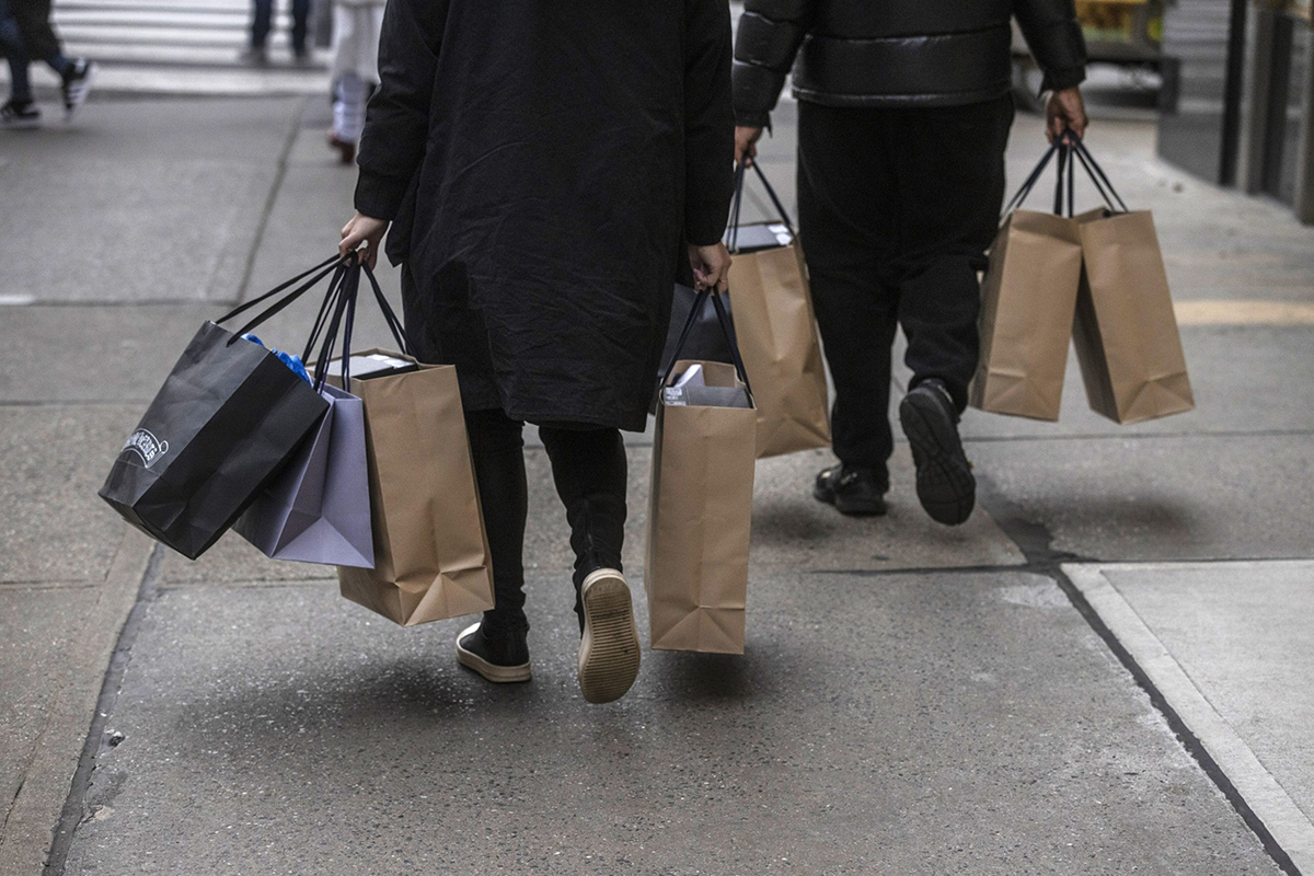 Photo: Shoppers carry bags in New York City. Photographer: Victor J. Blue/Bloomberg