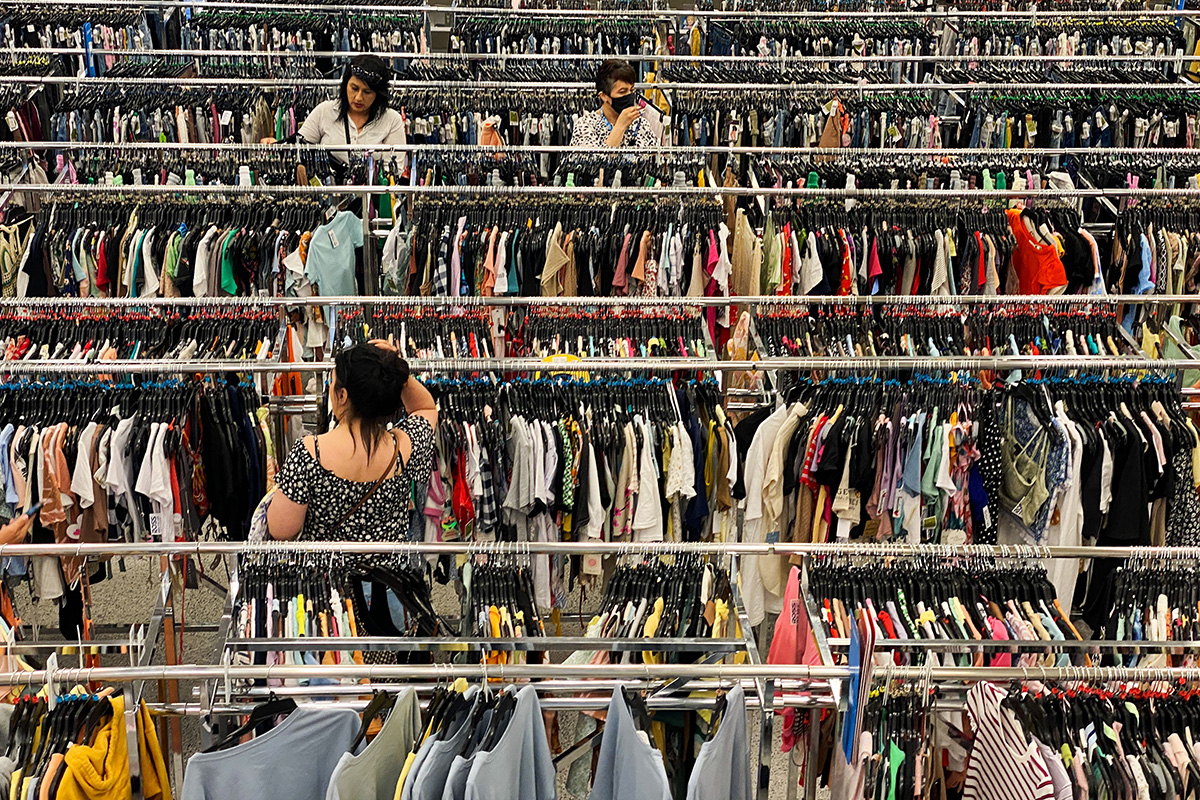 Photo: Customers shop at a second-hand store. Photographer: Patrick T. Fallon/AFP/Getty Images.