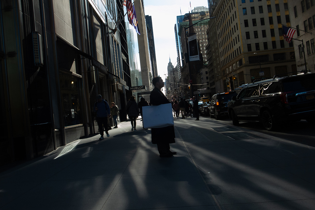 Photo: A shopper on 5th Avenue in New York.