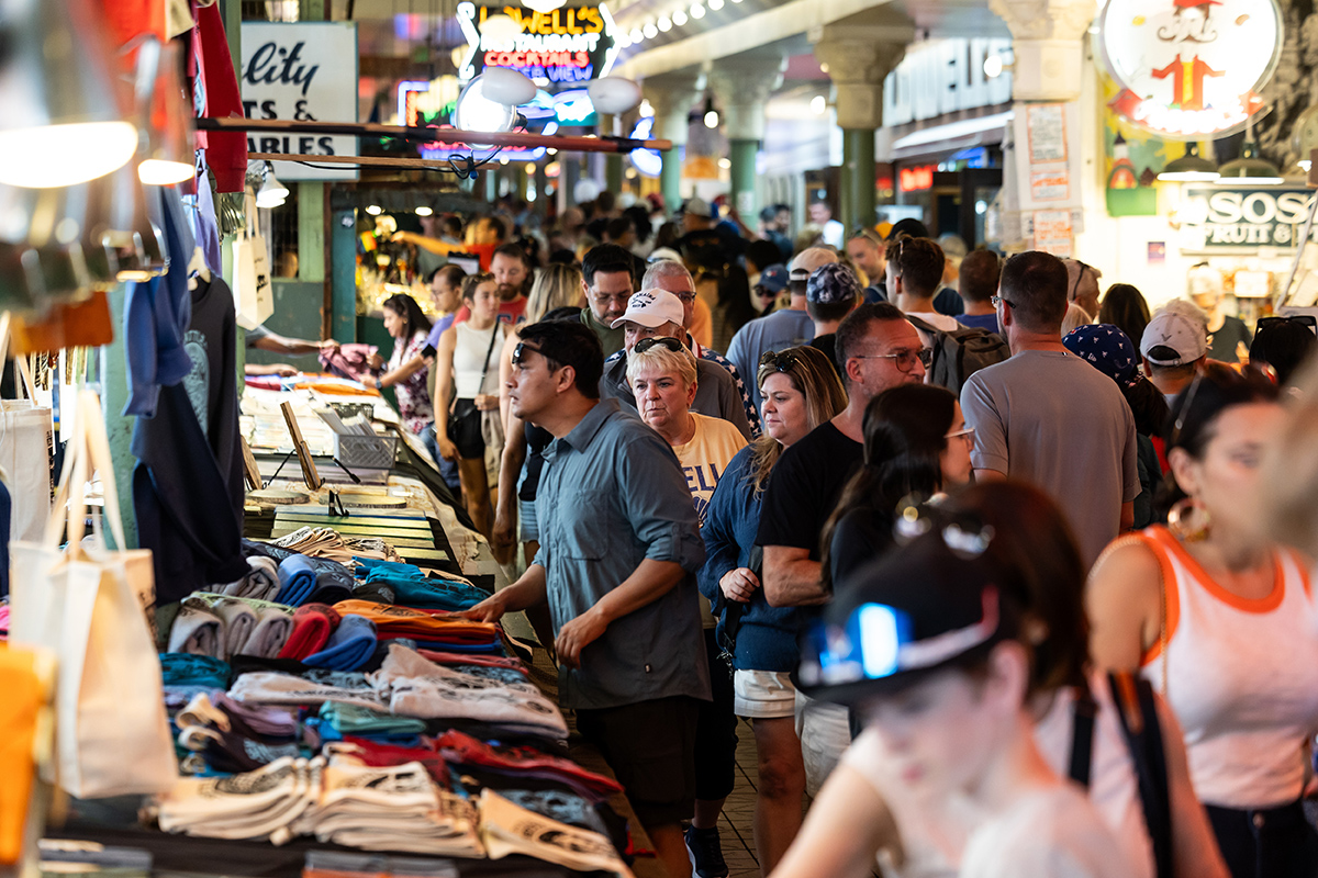 Photo: Customers at a market in Seattle, Washington. Photographer: SeongJoon Cho/Bloomberg.